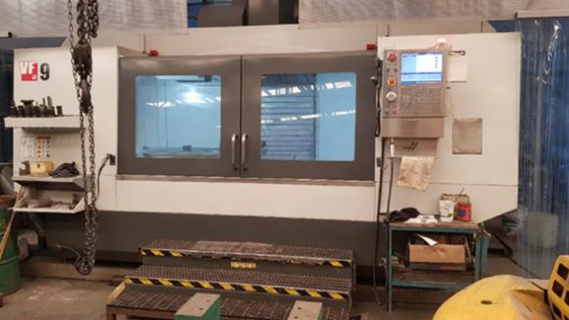 Centro de maquinado CNC para componentes industriales SERINYCO