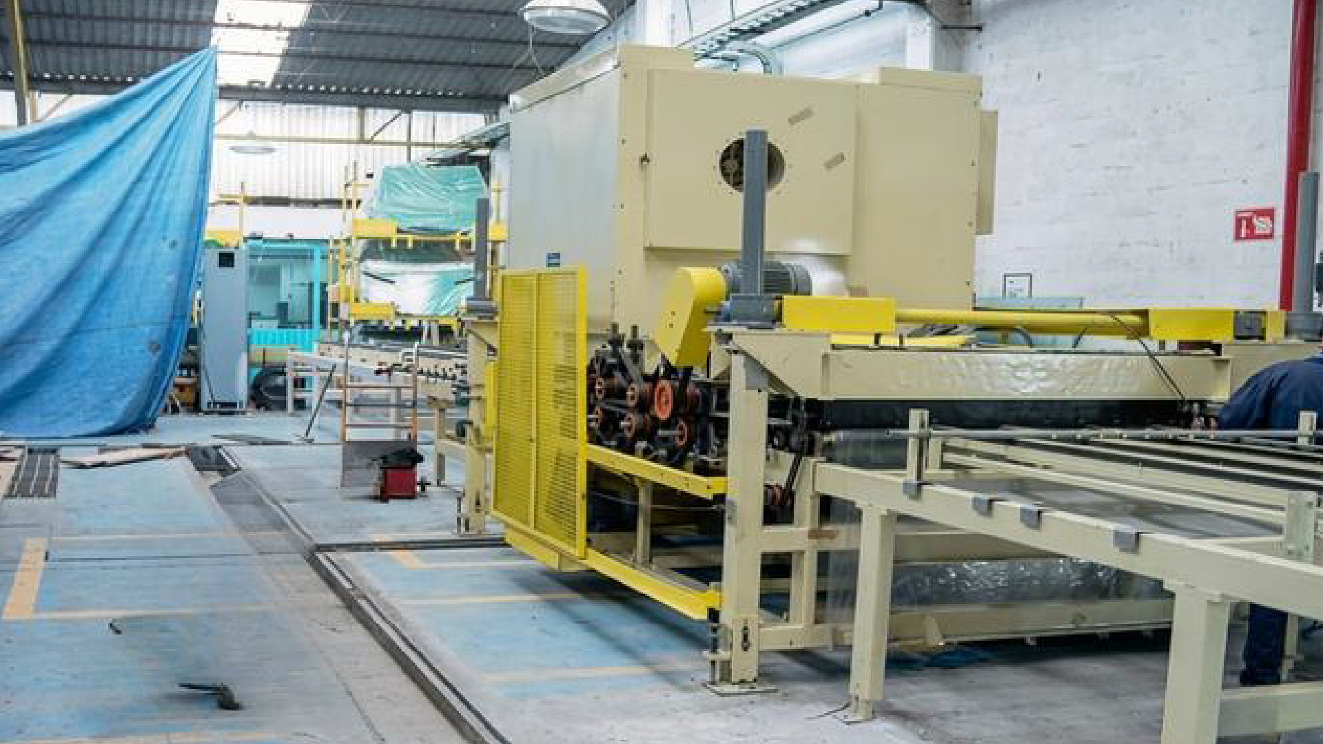 Montaje de línea de corte en CRINAMEX por SERINYCO