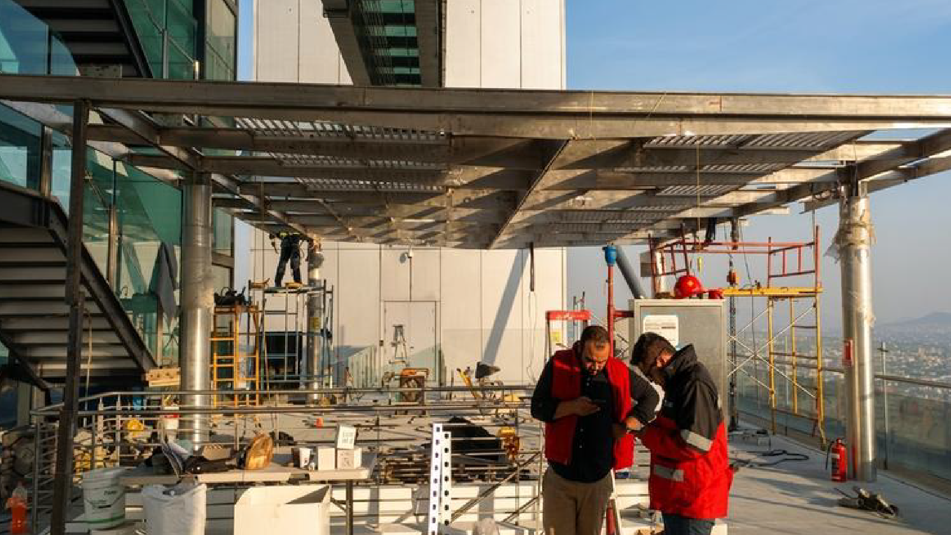 Terraza en acero inoxidable construida por SERINYCO
